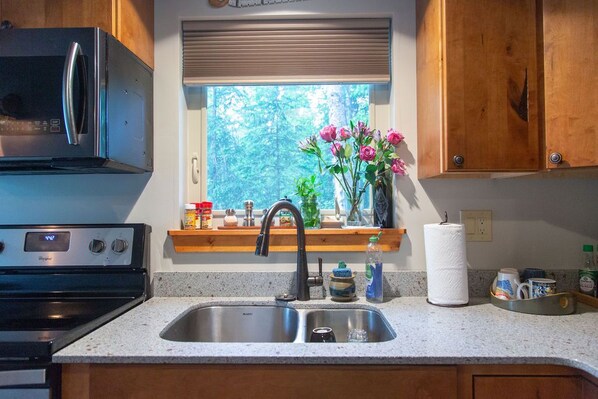 Køleskab, mikrobølgeovn, ovn, kogeplade