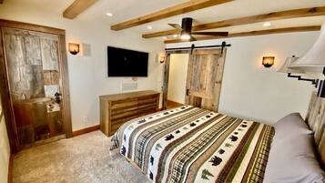 3 chambres, bureau, fer et planche Ă repasser, lit parapluie