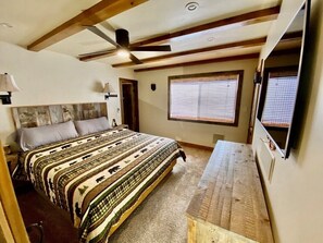 3 bedrooms, desk, iron/ironing board, travel cot