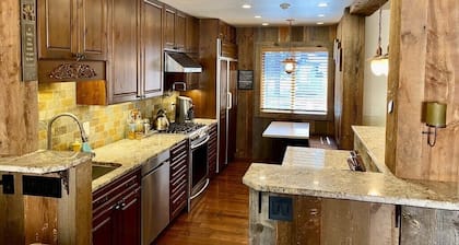 Beautiful Vacation Retreat within a walking distance from the beach!!!