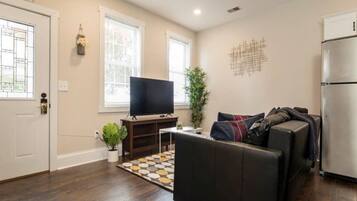 House (3 Bedrooms) | Living area | TV