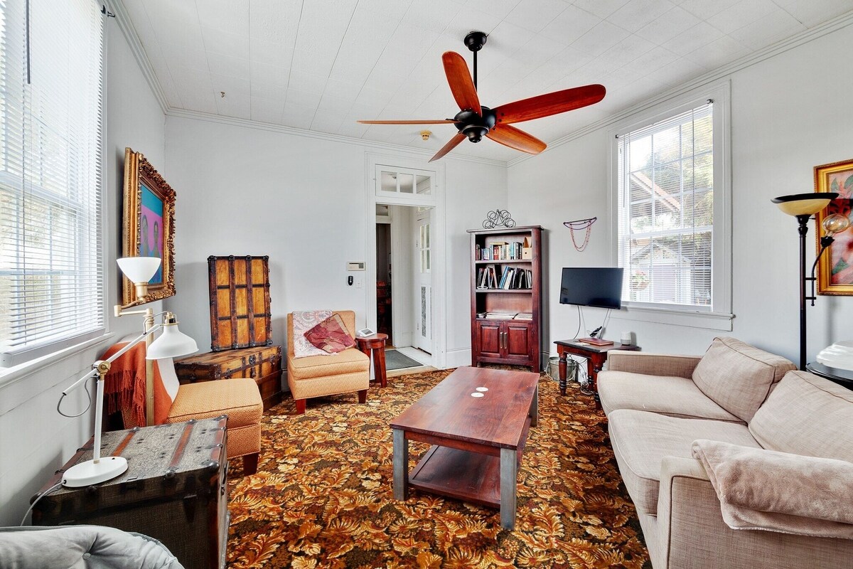 Bywater Home, Parking and Pet Friendly Retreat by RedAwning