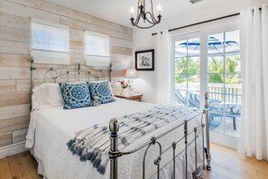 6 bedrooms, desk, iron/ironing board, WiFi