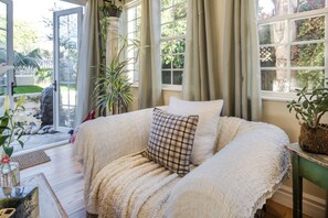 Smart TV, fireplace, video games, books