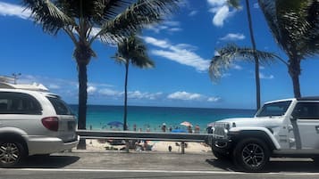 Beach nearby, sun loungers, beach towels