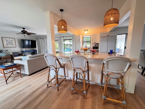 Kona Keauhou Newly Remodeled Home, Quiet private home on Golf course with
Pool.