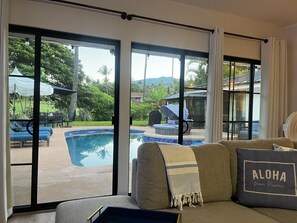 TV connectée, table de tennis de table, livres, médiathèque