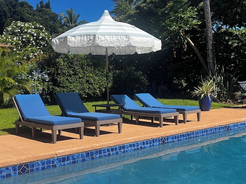 Kona Keauhou Newly Remodeled Home, Quiet private home on Golf course with
Pool.