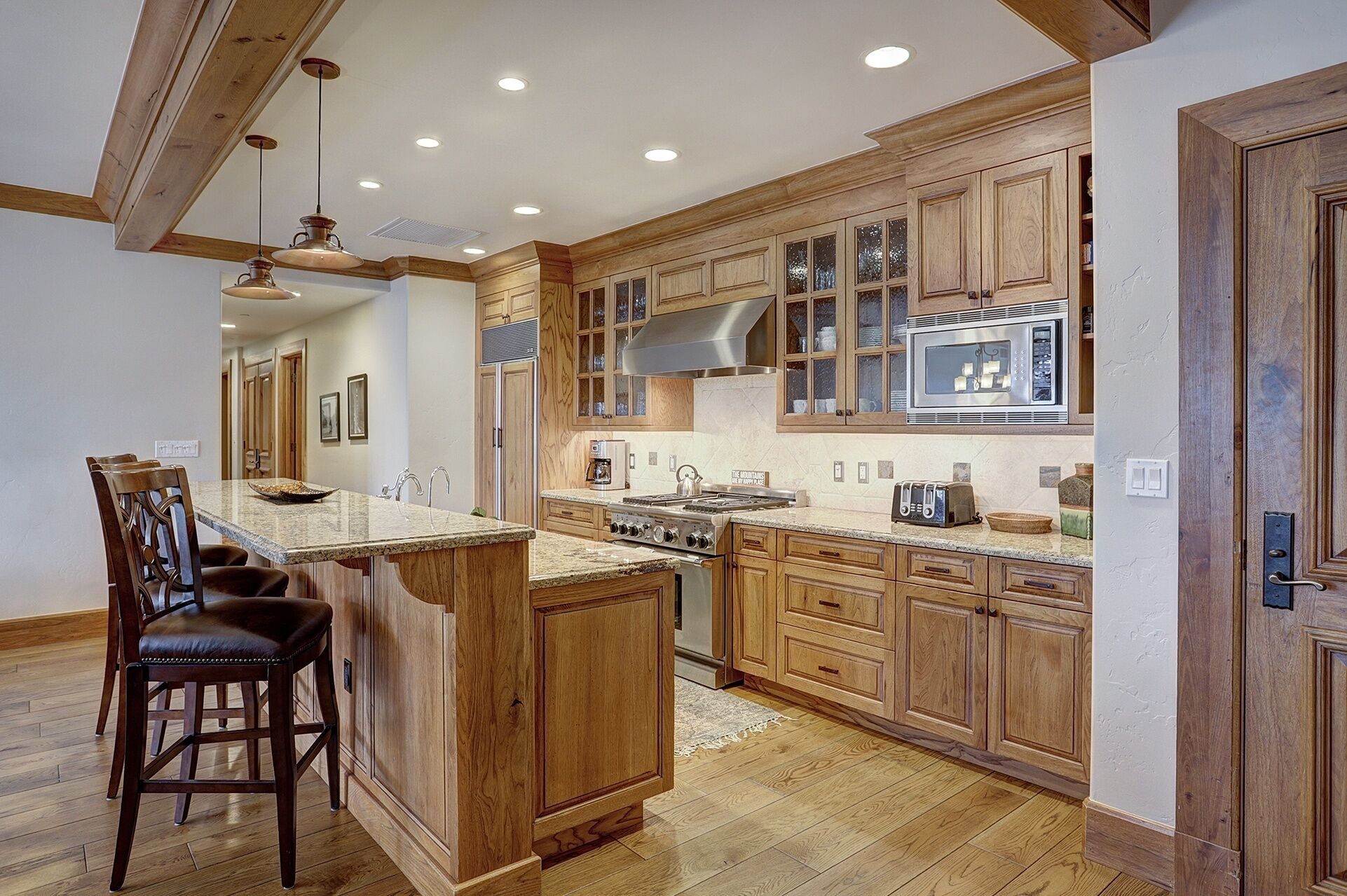 Microwave, oven, dishwasher, coffee/tea maker