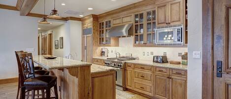 Microwave, oven, dishwasher, coffee/tea maker