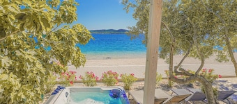 BUQEZ ECO RESORT - Villa 81 - direct by beach