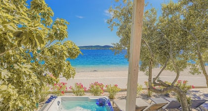 BUQEZ ECO RESORT - Beach Villa 81 - 1st Sea Line by beach