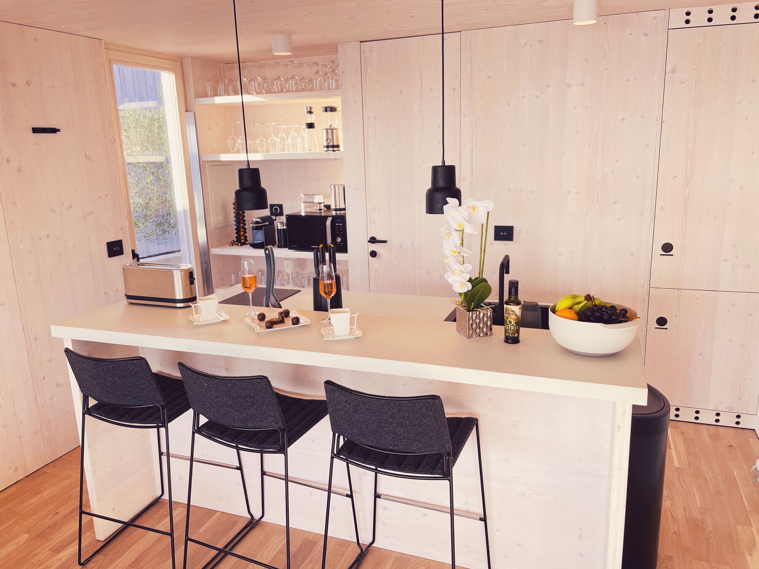 冷蔵庫、電子レンジ、食器洗い機、コーヒー / ティーメーカー