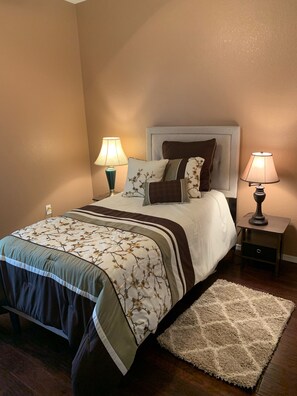 3 عدّة غرف نوم ومكتب وواي فاي وملاءات أسرّة