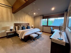 3 bedrooms, desk, iron/ironing board, travel cot