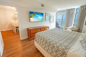 3 bedrooms, iron/ironing board, WiFi, bed sheets - Beachfront condo with pools & hot tub (Myrtle Beach)