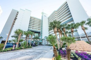 Exterior - Beachfront condo with pools & hot tub (Myrtle Beach)