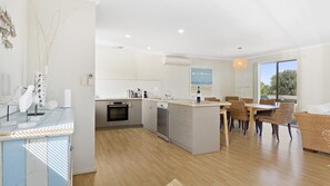 Microwave, oven, dishwasher, coffee/tea maker