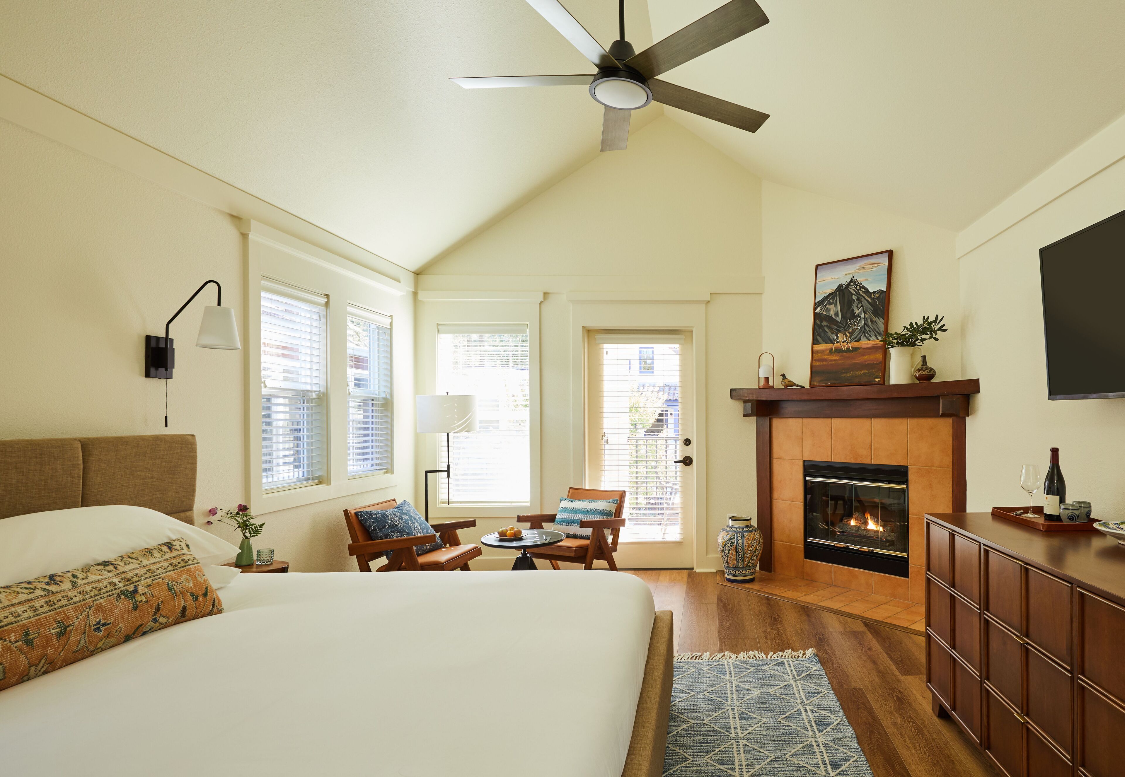 أغطية فراش متميزة وألحفة محشوة بالريش وأسرّة تيمبور بديك