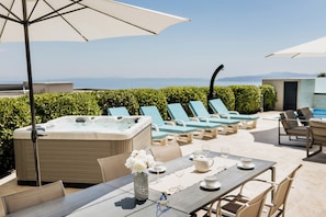 Outdoor dining - Modern 5-BR Villa with Pool, Jacuzzi & Sea View (Ičići)