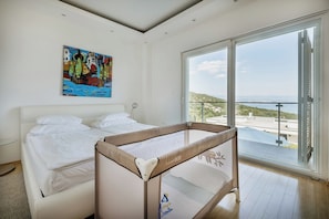 5 bedrooms, iron/ironing board, WiFi, bed sheets - Modern 5-BR Villa with Pool, Jacuzzi & Sea View (Ičići)