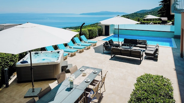 A rooftop pool area with lounge chairs, a hot tub, and a dining table. - Modern 5-BR Villa with Pool, Jacuzzi & Sea View (Ičići)