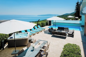 Outdoor dining - Modern 5-BR Villa with Pool, Jacuzzi & Sea View (Ičići)