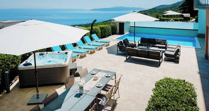Modern 5-BR Villa with Pool, Jacuzzi & Sea View