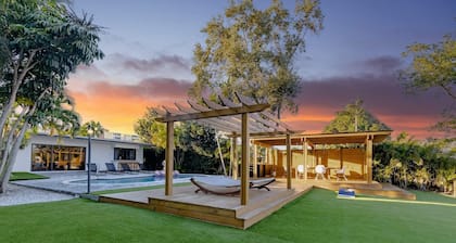 Lakefront Villa |Tropical Backyard+Kayak+Cool Deck