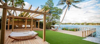 Villa Santorini | Lakefront | Kayak | Private Deck
