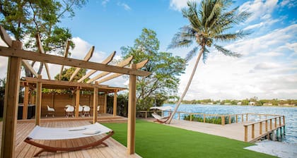 Villa Santorini | Lakefront | Kayak | Private Deck