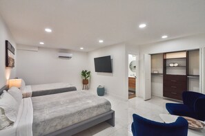 5 habitaciones, tabla de planchar con plancha y cuna de viaje