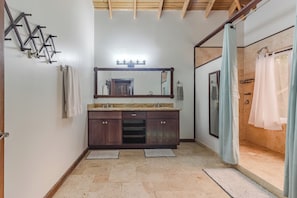 4 bedrooms, individually decorated, individually furnished, desk