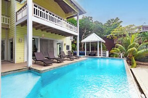 4 habitaciones, decoración personalizada y muebles diferentes 