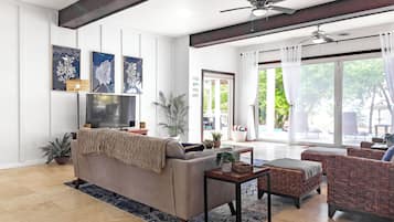 Casa de lujo, 4 habitaciones, frente al mar | 4 habitaciones, decoración personalizada y muebles diferentes