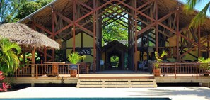 4 habitaciones, decoración personalizada y muebles diferentes 