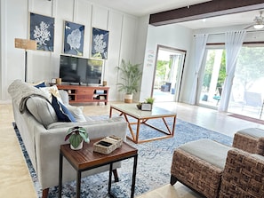 Maison Luxe, 4 chambres, en front de plage | 4 chambres, décoration personnalisée, ameublement personnalisé, bureau