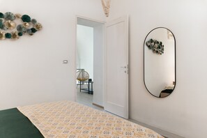 1 bedroom, bed sheets