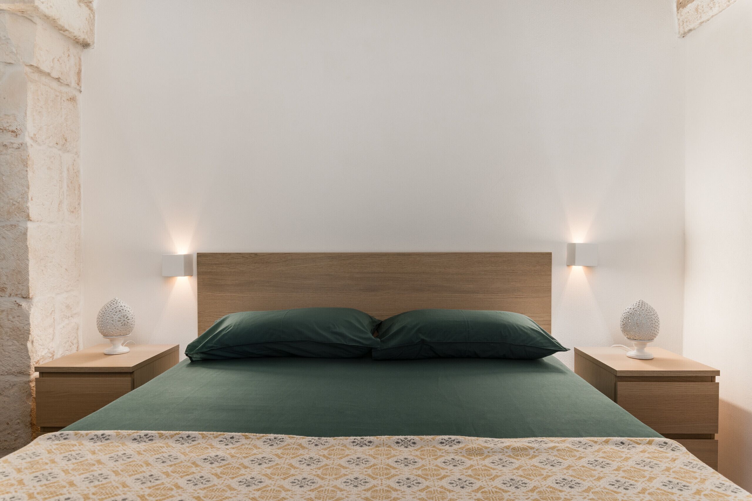 1 bedroom, bed sheets