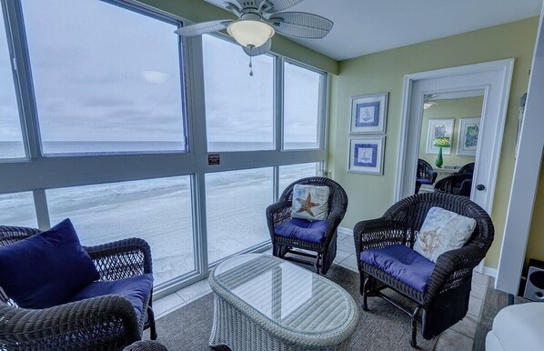 Deluxe Condo, 2 Bedrooms, Beach View, Beachfront (53)