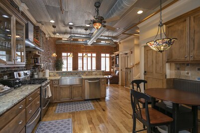 The Titan Penthouse- Lofts at Noel Court, Downtown