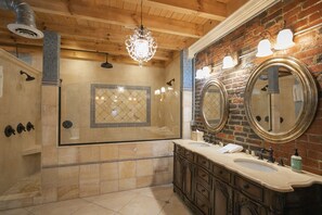 Combined shower/tub, jetted tub, hair dryer, towels
