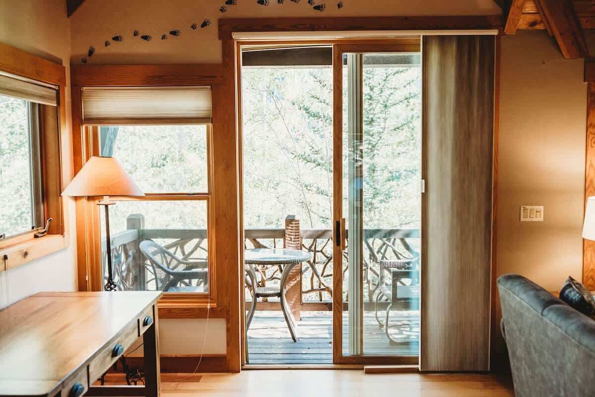 Fernseher, Kamin, Arbeitsbereiche