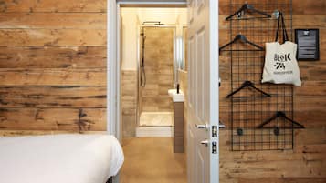 Dobbeltrom | Bad | Dusj, regndusjhode, toalettartikler (inkludert) og hårføner