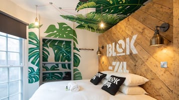 King or Twin Room | Individually decorated, individually furnished, iron/ironing board