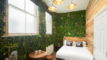 Double Room | Individually decorated, individually furnished, iron/ironing board