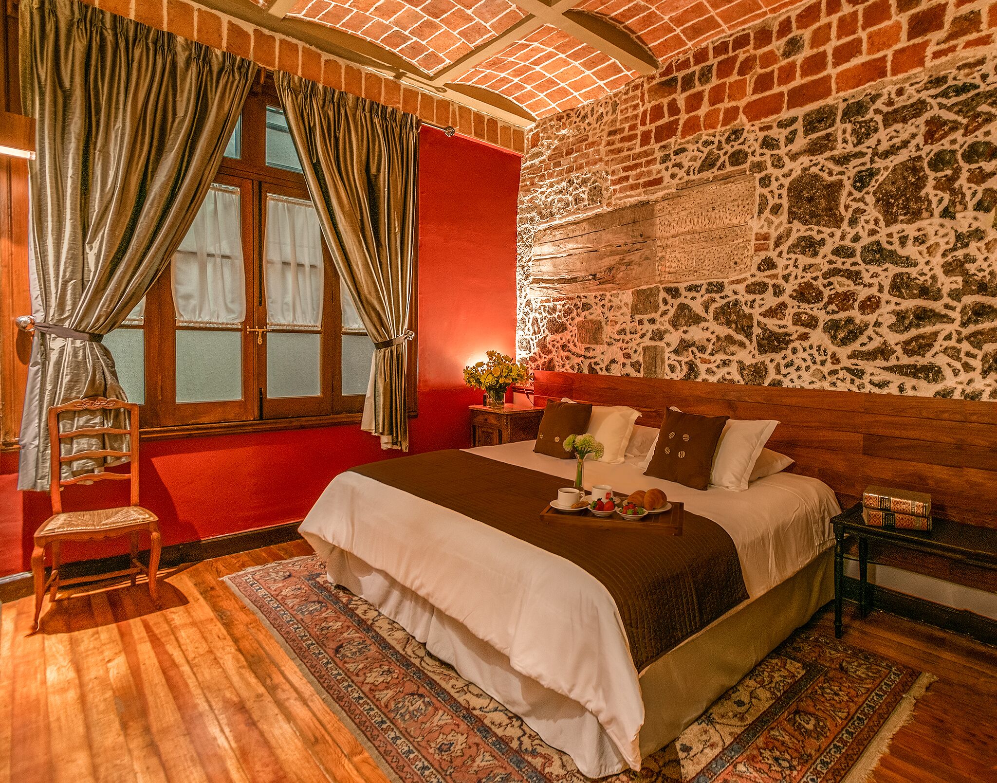 2 chambres, bureau, fer et planche à repasser, lit parapluie