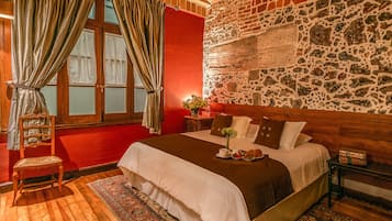 2 bedrooms, desk, iron/ironing board, travel crib