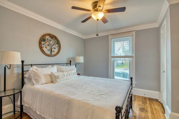 2 bedrooms, iron/ironing board, free WiFi, bed sheets