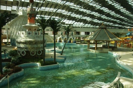 Pool. Fuquan Grand Hotel